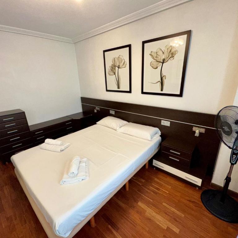 Apartamento Reyes de España / Free Parking & Wi Fi - Two-Bedroom Apartment - 4