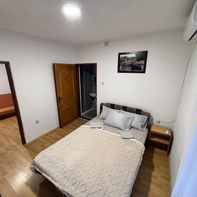 Mon - One-Bedroom Apartment - 8