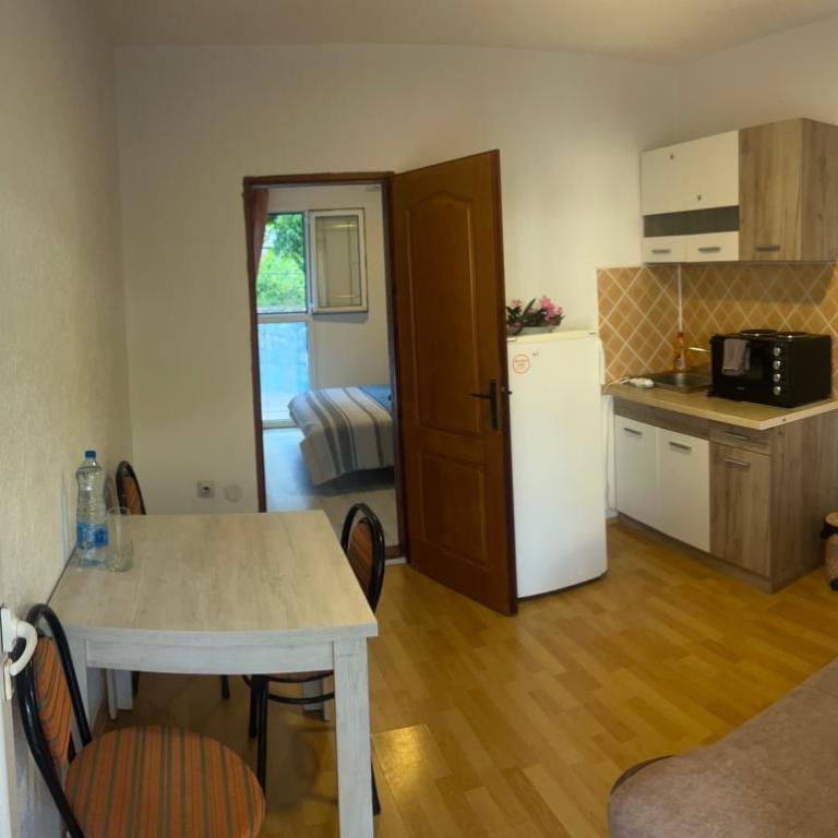 Mon - One-Bedroom Apartment - 6