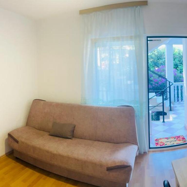 Mon - One-Bedroom Apartment - 7