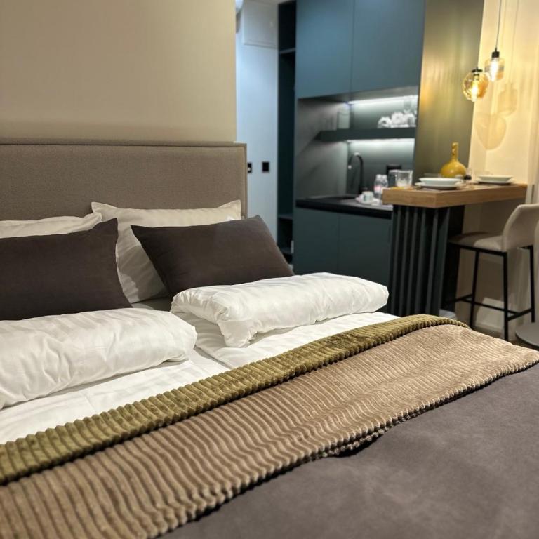 Four Elements Apartments - Studio Apartment with Balcony - 4