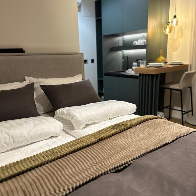 Four Elements Apartments - Studio Apartment with Balcony - 6