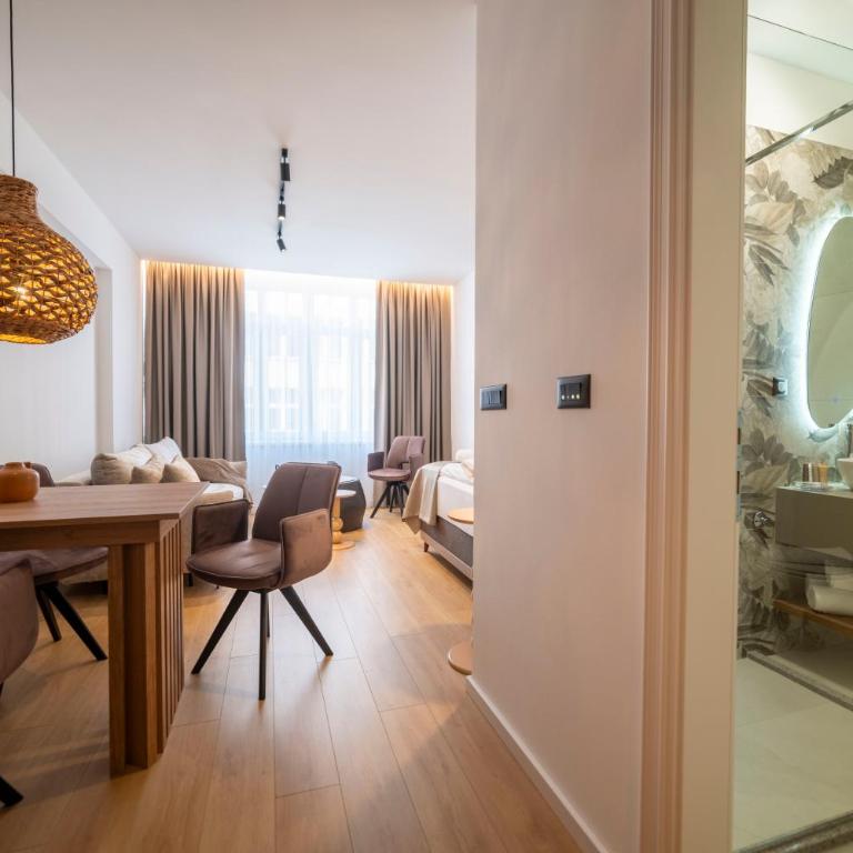 Four Elements Apartments - Deluxe One-Bedroom Apartment with City View - 1