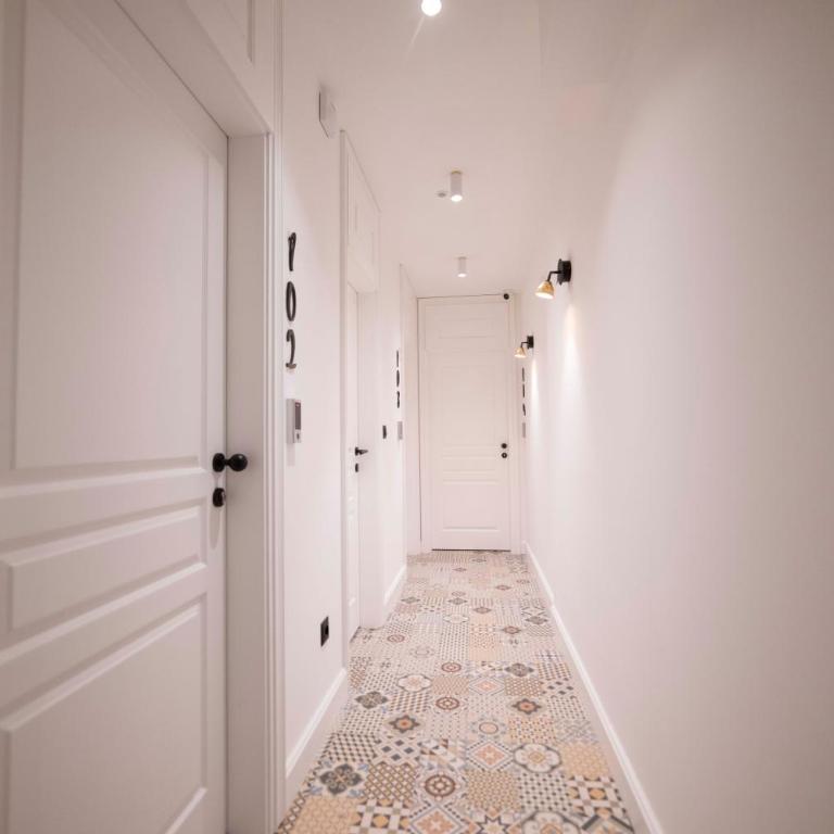 Four Elements Apartments - Deluxe Apartment - 23