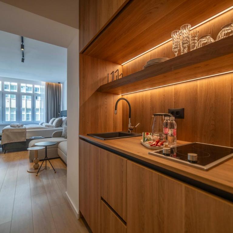 Four Elements Apartments - Deluxe Apartment - 8