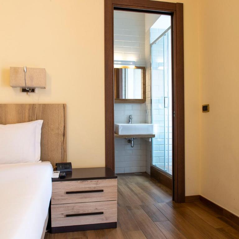JSK Suite - Camera Matrimoniale con Balcone - 6