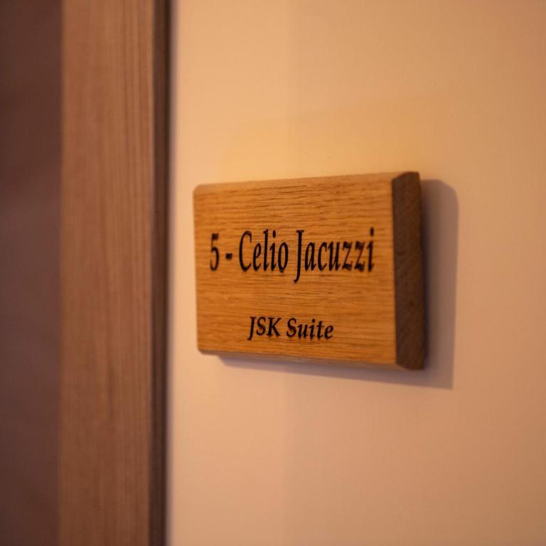 JSK Suite - Camera Matrimoniale con Vasca Idromassaggio - 13