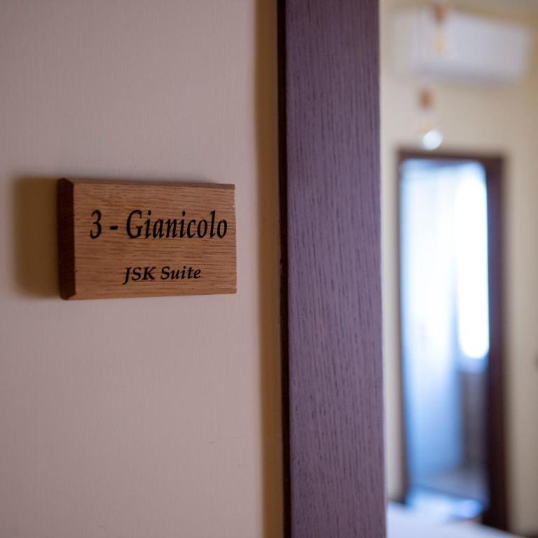 JSK Suite - Camera Matrimoniale con Balcone - 9