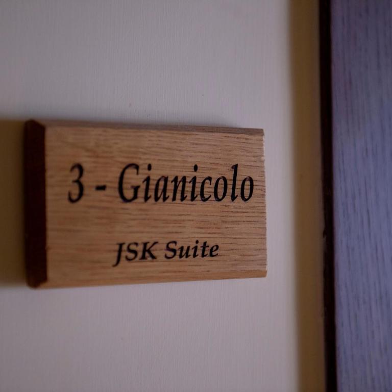 JSK Suite - Camera Matrimoniale con Balcone - 8