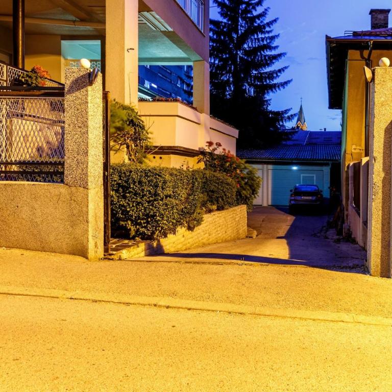 New Luxury Stay in Old Town with free Garage - One-Bedroom Apartment - 22