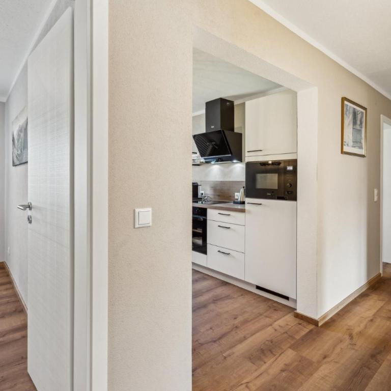 Tara Familienfreundliche 2-Zimmer-Wohnung mit großem Balkon - Deluxe Apartment mit 2 Schlafzimmern und Gartenblick - 14