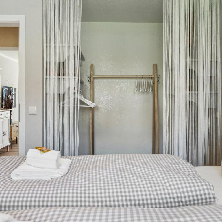Tara Familienfreundliche 2-Zimmer-Wohnung mit großem Balkon - Deluxe Apartment mit 2 Schlafzimmern und Gartenblick - 17