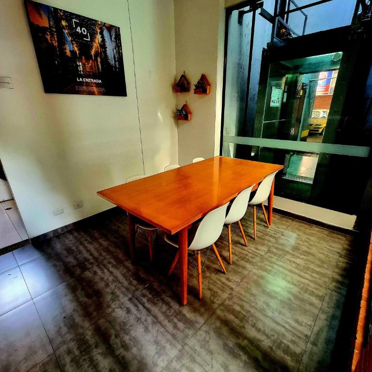 Moderno Apto Totalmente Amoblado - Apartamento de 1 dormitorio - 49