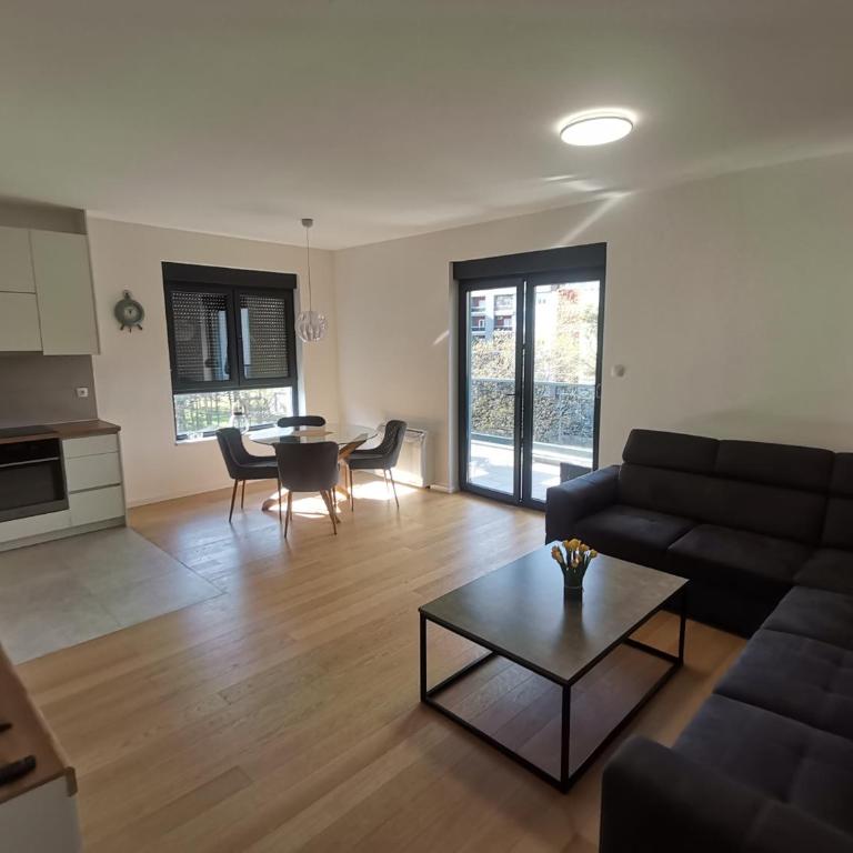 Apartman Duga Trebinje - Apartman sa 2 Spavaće Sobe i Balkonom - 10