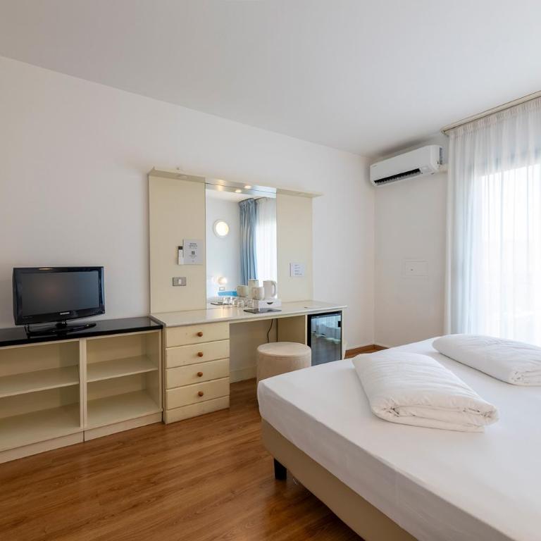 Hi Hotels Riva del Garda - Camera Tripla con Balcone - 9