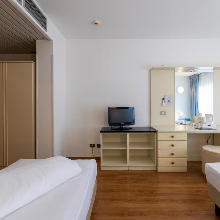 Hi Hotels Riva del Garda - Camera Tripla con Balcone - 6