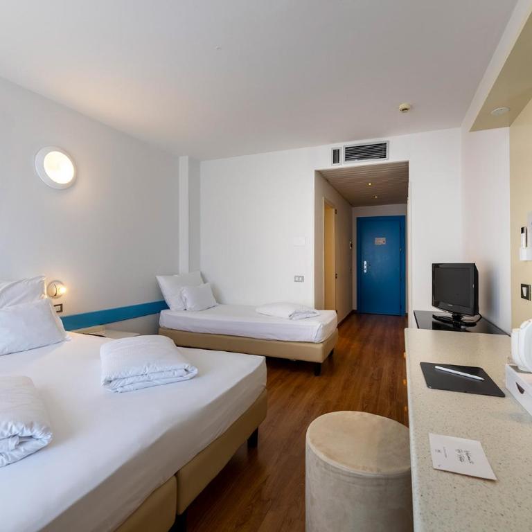 Hi Hotels Riva del Garda - Camera Tripla con Balcone - 5