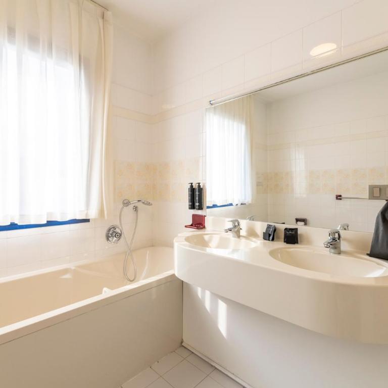 Hi Hotels Riva del Garda - Camera Familiare (2 Adulti + 2 Bambini) - 1