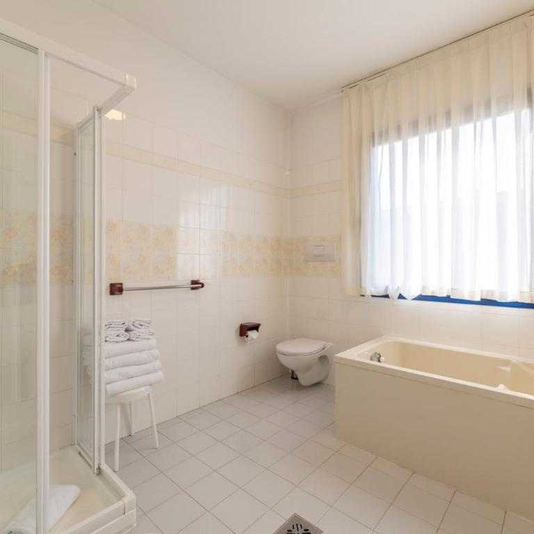 Hi Hotels Riva del Garda - Camera Familiare (2 Adulti + 2 Bambini) - 5