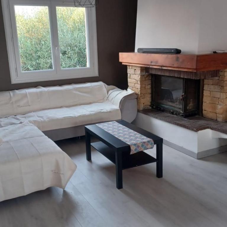 Proche Sanary et plage, grand appartement lumineux dans villa privée, 3 CH avec terrasse et jardin , climatisé SIX FOURS LES PLAGES 300m de la mer - Apartment mit 3 Schlafzimmern und Balkon - 9