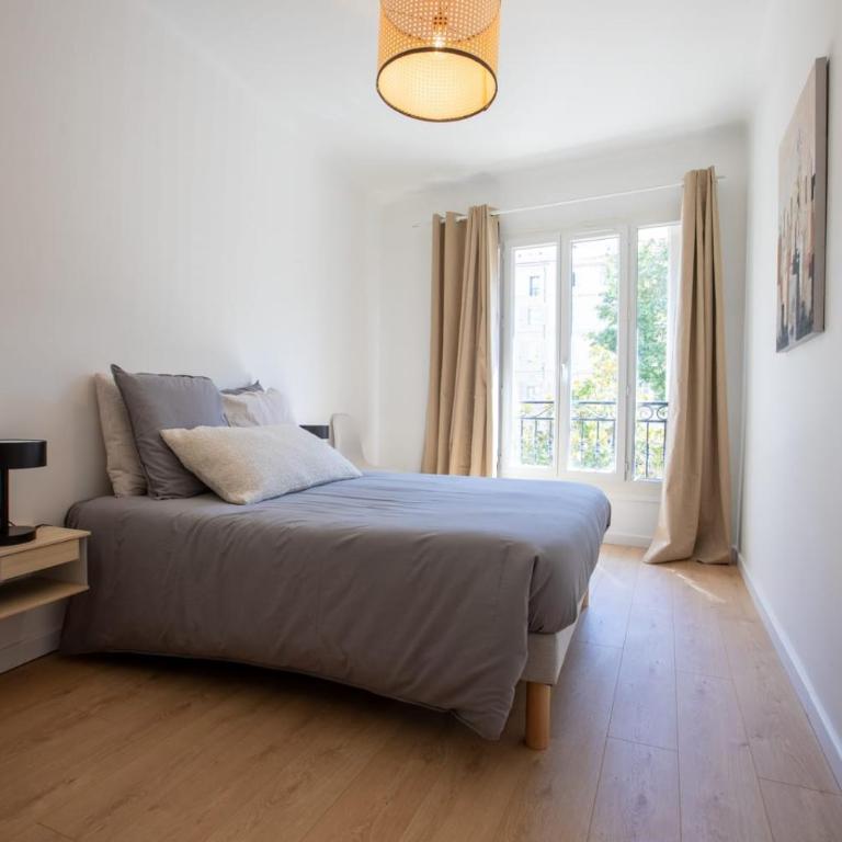 Les Balcons de la Bourse - Three-Bedroom Apartment - 3