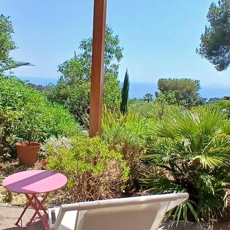 VILLA ANADINE - Aiguebonne BOULOURIS - PLEINE VUE MER - À 5 minutes à pied de la plage - Climatisée - Villa 3 Chambres - 43