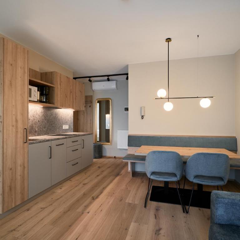 Art Residence Josefshof - Apartment mit 1 Schlafzimmer, Balkon und Bergblick - 5