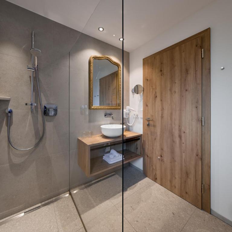 Art Residence Josefshof - Apartment mit 1 Schlafzimmer, Balkon und Bergblick - 3