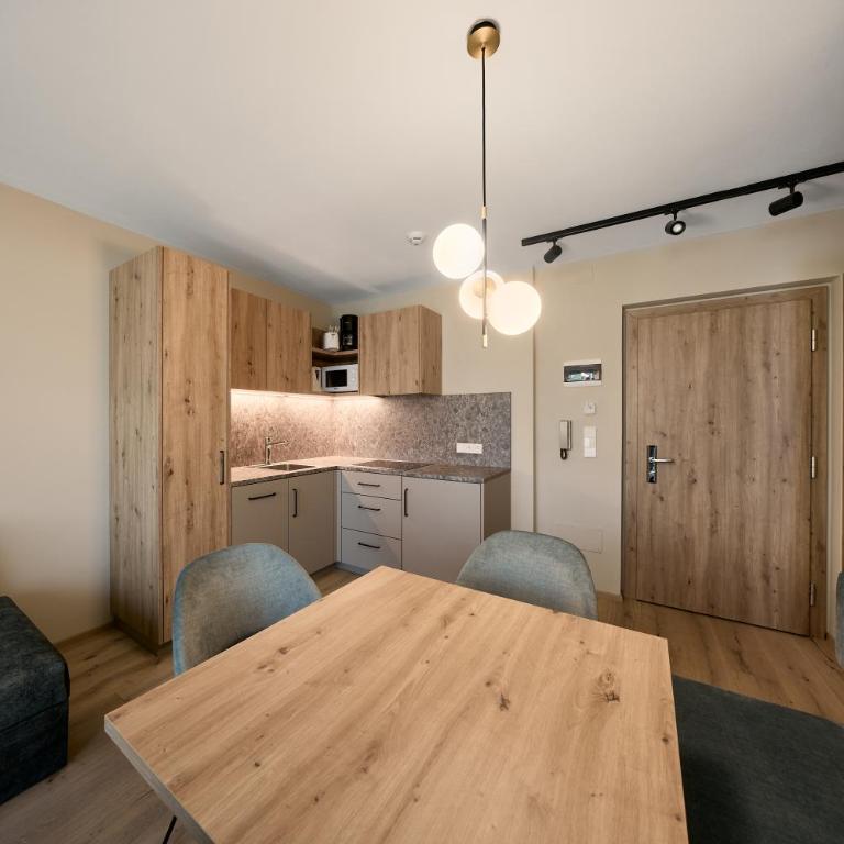 Art Residence Josefshof - Apartment mit 1 Schlafzimmer, Balkon und Bergblick - 4