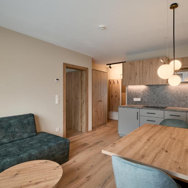 Art Residence Josefshof - Apartment mit 1 Schlafzimmer, Balkon und Bergblick - 3