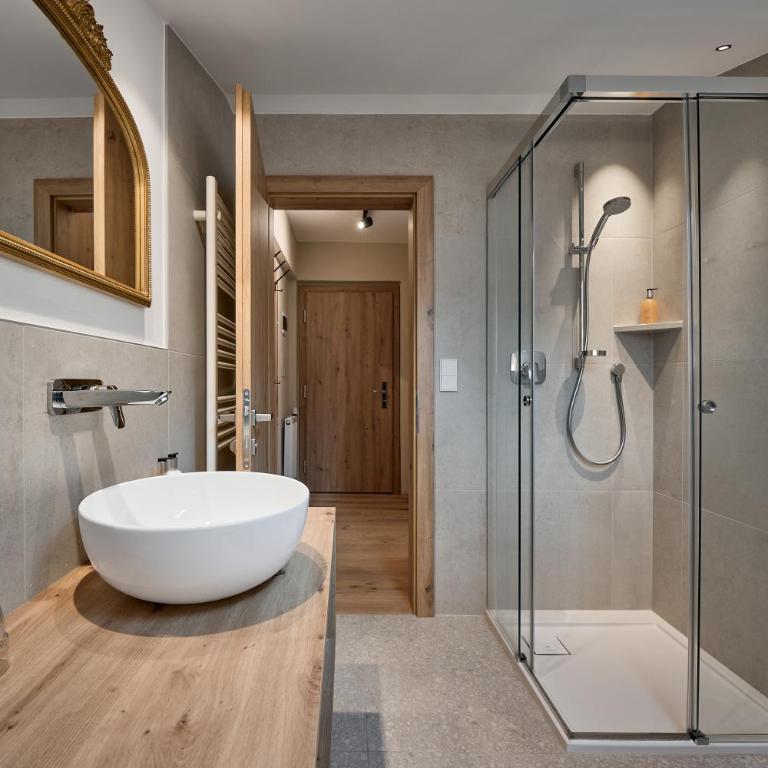 Art Residence Josefshof - Apartment mit 1 Schlafzimmer, Balkon und Bergblick - 6
