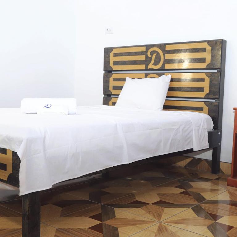 Denis House - Single Room - 4