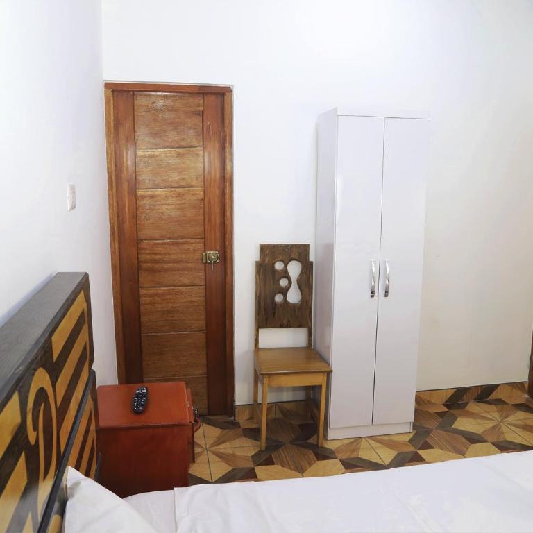Denis House - Single Room - 5