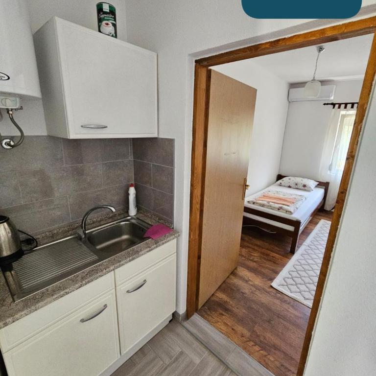 Omar & Una Apartmani - One-Bedroom House - 1