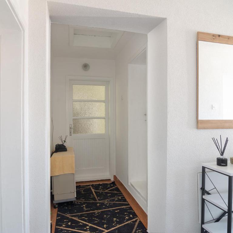 Split House Sarajevo with Private Parking - Two-Bedroom Apartment - 3