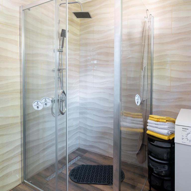 Split House Sarajevo with Private Parking - Two-Bedroom Apartment - 6