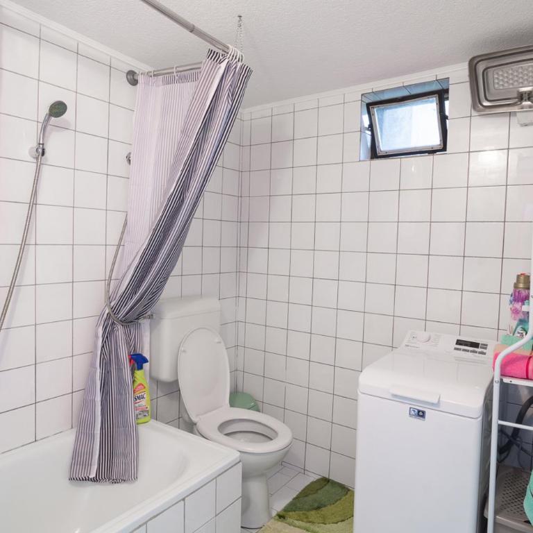 Split House Sarajevo with Private Parking - One-Bedroom Apartment - 2