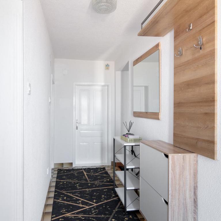 Split House Sarajevo with Private Parking - Two-Bedroom Apartment - 8