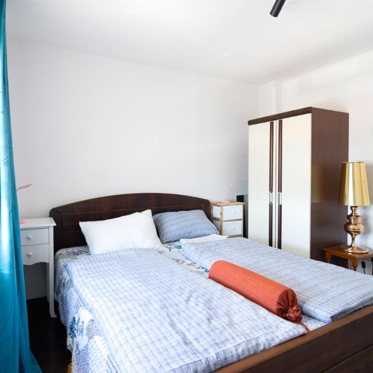 Split House Sarajevo with Private Parking - Two-Bedroom Apartment - 10
