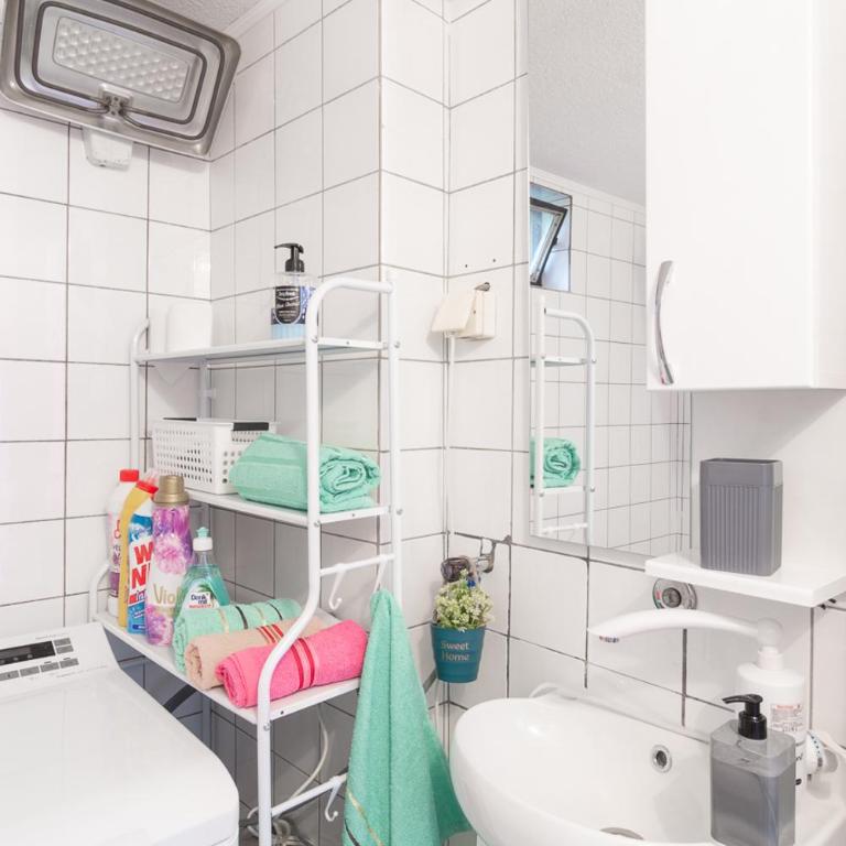 Split House Sarajevo with Private Parking - One-Bedroom Apartment - 5