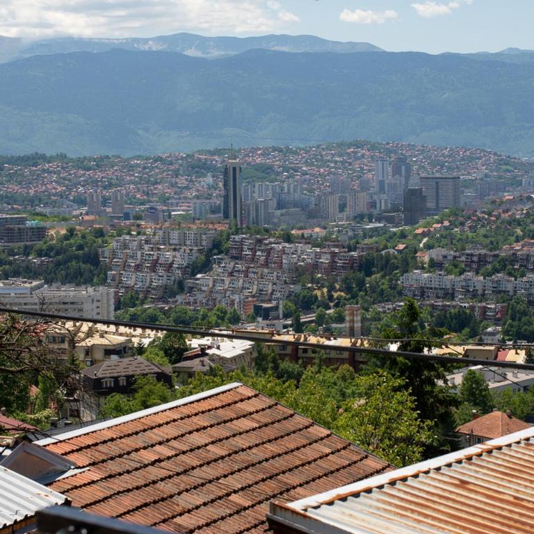 Split House Sarajevo with Private Parking - Two-Bedroom Apartment - 17