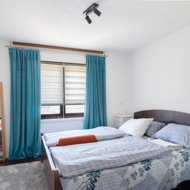 Split House Sarajevo with Private Parking - Two-Bedroom Apartment - 18