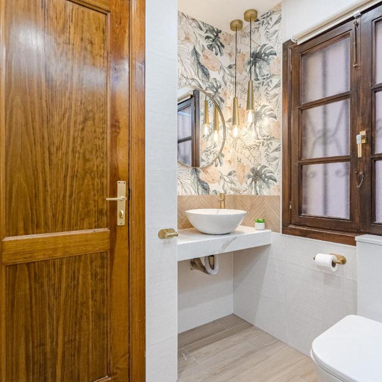 Stylish design w ocean & pool view, King size bed, Wifi,2 Smart Tv, street parking, 2 pools access - Apartamento de 1 dormitorio - 15