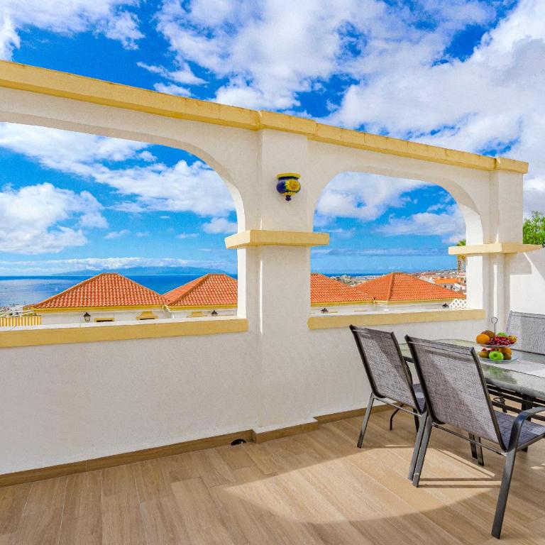 Stylish design w ocean & pool view, King size bed, Wifi,2 Smart Tv, street parking, 2 pools access - Apartamento de 1 dormitorio - 18