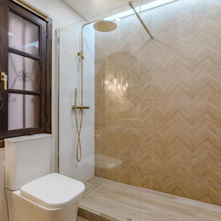 Stylish design w ocean & pool view, King size bed, Wifi,2 Smart Tv, street parking, 2 pools access - Apartamento de 1 dormitorio - 14