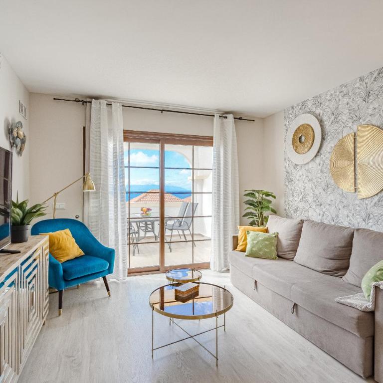 Stylish design w ocean & pool view, King size bed, Wifi,2 Smart Tv, street parking, 2 pools access - Apartamento de 1 dormitorio - 12