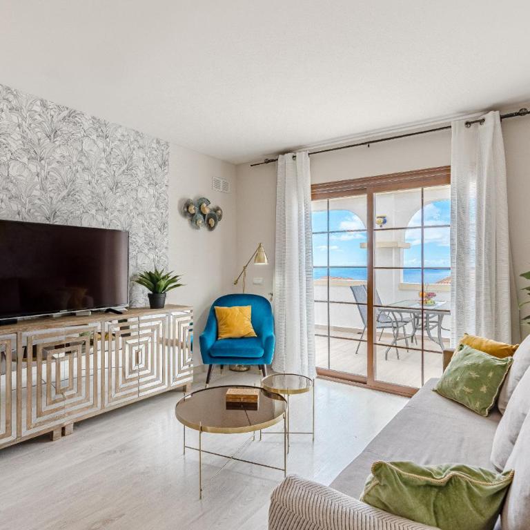 Stylish design w ocean & pool view, King size bed, Wifi,2 Smart Tv, street parking, 2 pools access - Apartamento de 1 dormitorio - 4