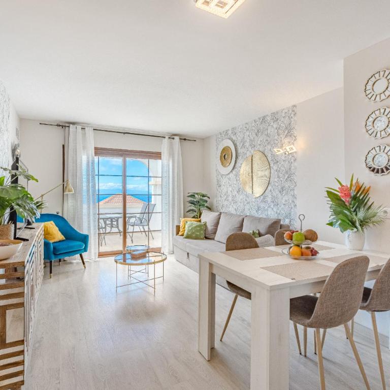 Stylish design w ocean & pool view, King size bed, Wifi,2 Smart Tv, street parking, 2 pools access - Apartamento de 1 dormitorio - 5
