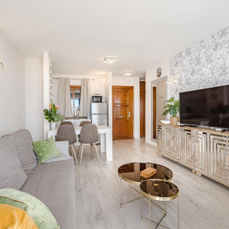 Stylish design w ocean & pool view, King size bed, Wifi,2 Smart Tv, street parking, 2 pools access - Apartamento de 1 dormitorio - 9