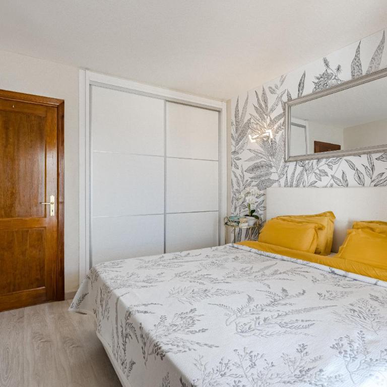 Stylish design w ocean & pool view, King size bed, Wifi,2 Smart Tv, street parking, 2 pools access - Apartamento de 1 dormitorio - 11